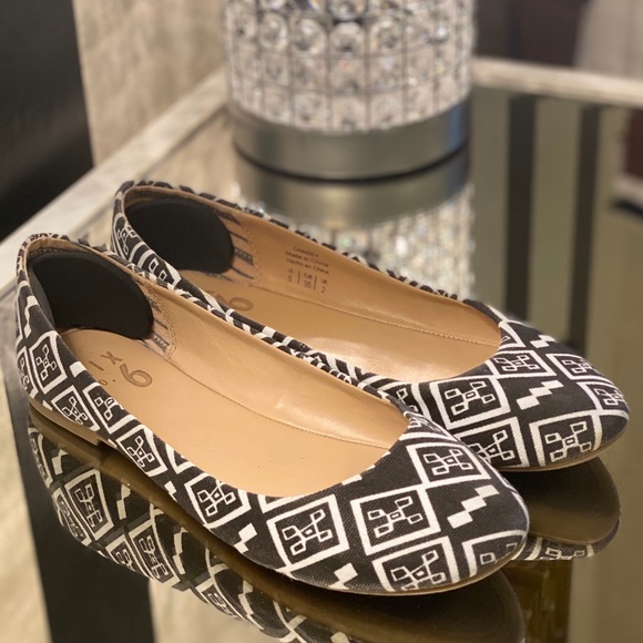 Black & White Geometric Tribal Print Ballet Flats - Picture 7 of 9